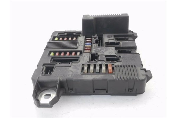Recambio de caja fusibles/rele para renault megane ii sedán (lm0/1_) 1.5 dci referencia OEM IAM 8200306033A S118399300J 