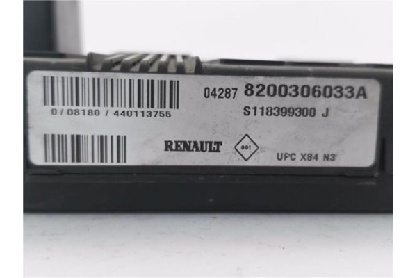 Recambio de caja fusibles/rele para renault megane ii sedán (lm0/1_) 1.5 dci referencia OEM IAM 8200306033A S118399300J 