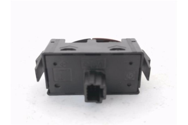 Recambio de interruptor luces emergencia para renault master iii combi 2.3 l1h1 3,0t referencia OEM IAM E3160101  