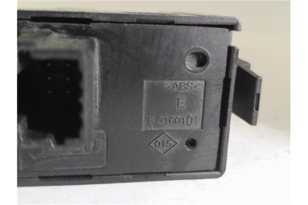 Recambio de interruptor luces emergencia para renault master iii combi 2.3 l1h1 3,0t referencia OEM IAM E3160101  