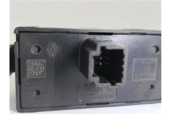 Recambio de interruptor luces emergencia para renault master iii combi 2.3 l1h1 3,0t referencia OEM IAM E3160101  