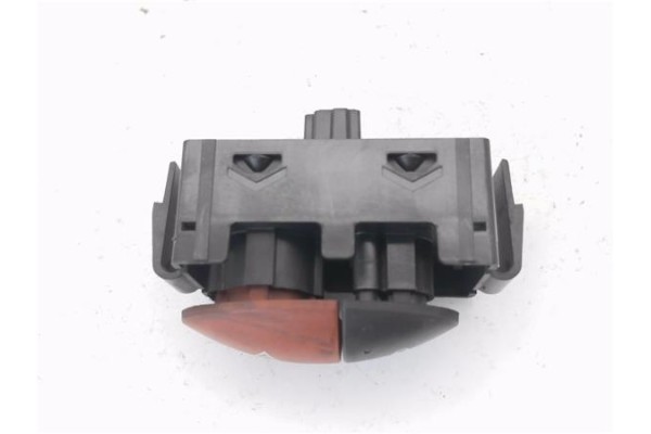 Recambio de interruptor luces emergencia para renault master iii combi 2.3 l1h1 3,0t referencia OEM IAM E3160101  