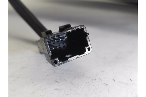 Recambio de retrovisor electrico izquierdo para renault master iii combi 2.3 l1h1 3,0t referencia OEM IAM 963021976R  