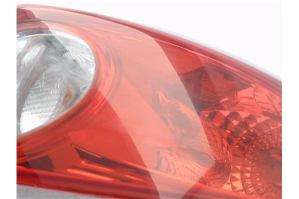 Recambio de piloto trasero derecho para chevrolet lacetti 1.6 cdx referencia OEM IAM 96387725  