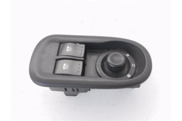 Recambio de mando elevalunas delantero izquierdo para renault master iii combi 2.3 l1h1 3,0t referencia OEM IAM 8200637849  