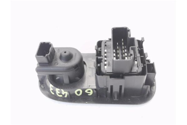 Recambio de mando elevalunas delantero izquierdo para renault master iii combi 2.3 l1h1 3,0t referencia OEM IAM 8200637849  