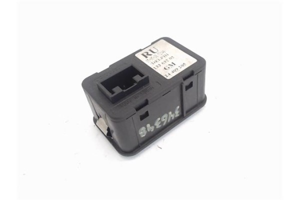 Recambio de mando elevalunas delantero izquierdo para opel corsa c 1.3 cdti referencia OEM IAM 13363202  