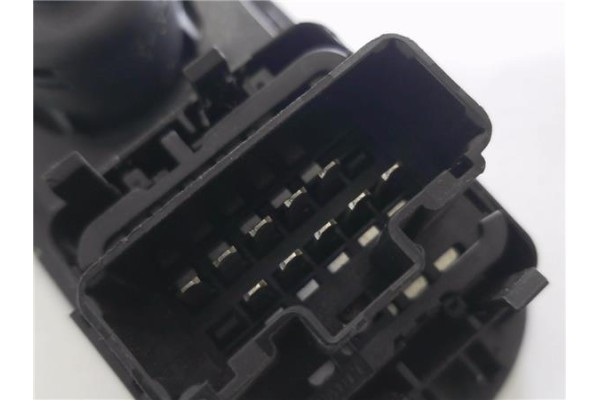 Recambio de mando elevalunas delantero izquierdo para renault master iii combi 2.3 l1h1 3,0t referencia OEM IAM 8200637849  