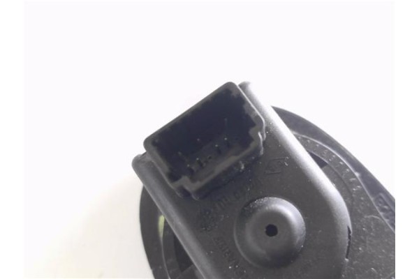 Recambio de mando elevalunas delantero izquierdo para renault master iii combi 2.3 l1h1 3,0t referencia OEM IAM 8200637849  
