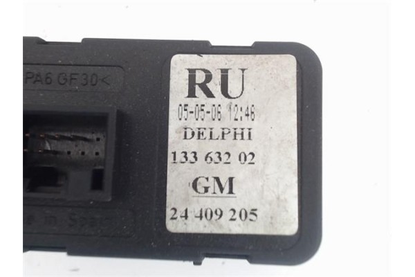 Recambio de mando elevalunas delantero izquierdo para opel corsa c 1.3 cdti referencia OEM IAM 13363202  