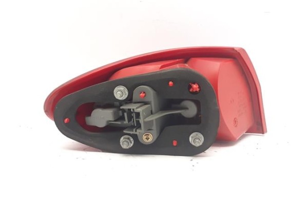 Recambio de piloto trasero derecho para alfa romeo 147 (190) 1.9 jtd distinctive referencia OEM IAM 46556347  