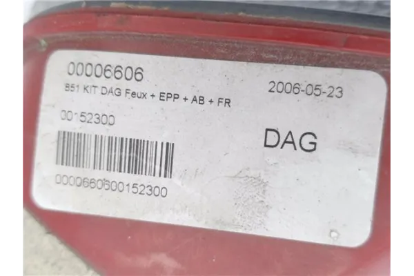 Recambio de piloto defensa trasero derecho para citroen c4 berlina 2.0 exclusive referencia OEM IAM 6606  