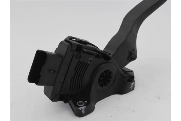 Recambio de pedal embrague para peugeot 2008 1.2 access referencia OEM IAM 2127EJ  