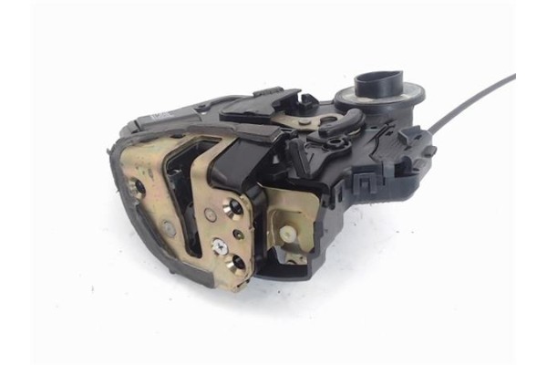Recambio de cierre electromagnetico trasero izquierdo para toyota corolla verso (r1) 1.8 sol referencia OEM IAM 690600F011  