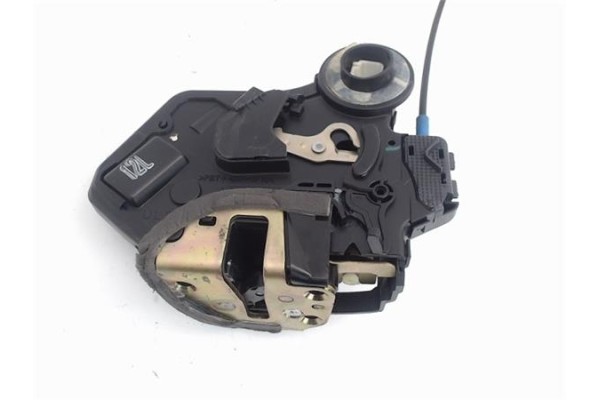 Recambio de cierre electromagnetico trasero izquierdo para toyota corolla verso (r1) 1.8 sol referencia OEM IAM 690600F011  