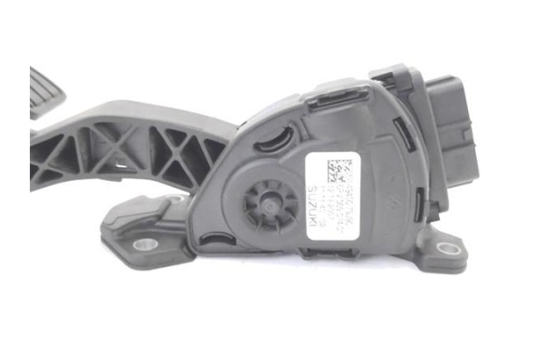 Recambio de potenciometro pedal gas para fiat sedici (189) 1.9 jtd 8v 120 emotion referencia OEM IAM 71768378 4940079J90 