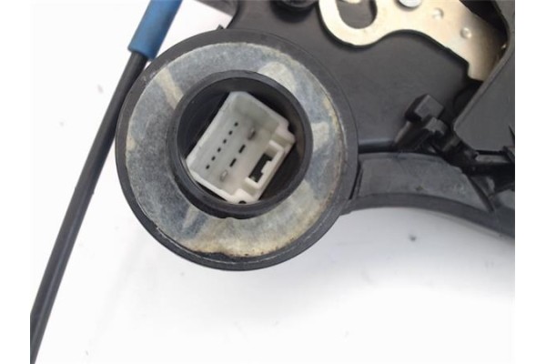 Recambio de cierre electromagnetico trasero izquierdo para toyota corolla verso (r1) 1.8 sol referencia OEM IAM 690600F011  