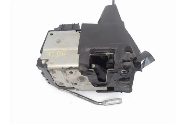 Recambio de cierre electromagnetico trasero derecho para ford fusion (cbk) 1.4 tdci referencia OEM IAM 1372483  