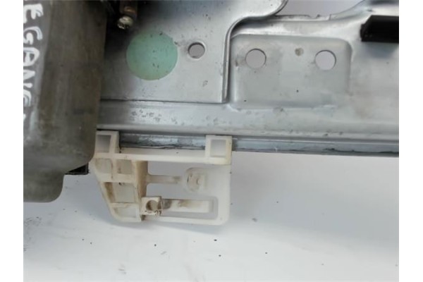 Recambio de mecanismo elevalunas trasero derecho para renault megane ii berlina 3p referencia OEM IAM 8200028068  8201010921 , R