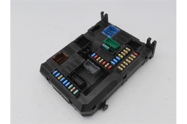 Recambio de caja fusibles/rele para peugeot 2008 1.2 access referencia OEM IAM 9819850080 1617304880 