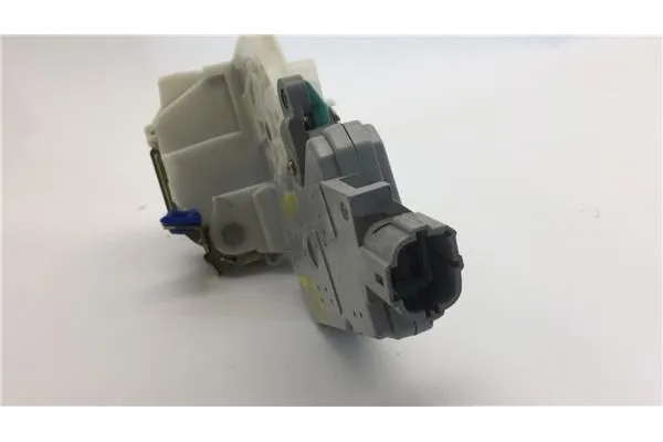 Recambio de cierre electromagnetico trasero derecho para nissan primera berlina (p11) 2.0 td referencia OEM IAM 8787945  