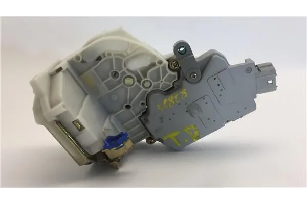 Recambio de cierre electromagnetico trasero derecho para nissan primera berlina (p11) 2.0 td referencia OEM IAM 8787945  