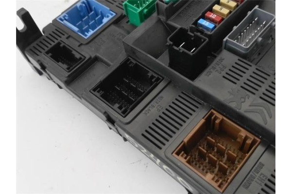 Recambio de caja fusibles/rele para peugeot 2008 1.2 access referencia OEM IAM 9819850080 1617304880 