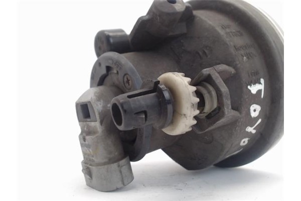 Recambio de faro antiniebla derecho para toyota prius (nhw11) referencia OEM IAM   