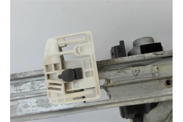 Recambio de mecanismo elevalunas trasero derecho para renault megane ii berlina 3p referencia OEM IAM 8200028069  