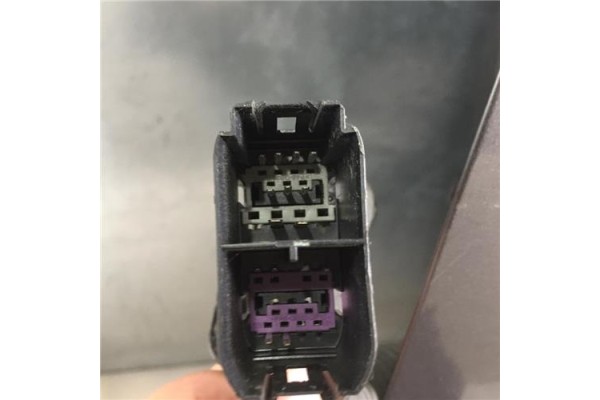 Recambio de puerta delantero izquierda para land rover freelander (lr2) 2.2 td4 referencia OEM IAM LR005657  