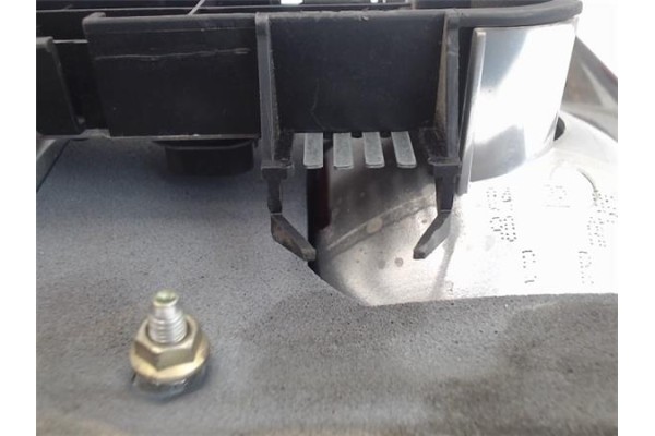 Recambio de piloto porton trasero izquierdo para ssangyong musso referencia OEM IAM 8360105202X  