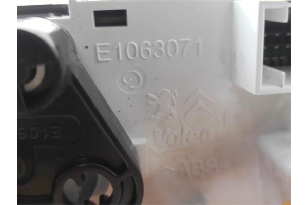 Recambio de mandos climatizador para peugeot 2008 1.2 access referencia OEM IAM 9672248380  