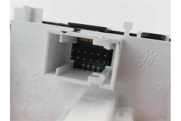 Recambio de mandos climatizador para peugeot 2008 1.2 access referencia OEM IAM 9672248380  