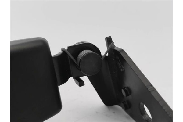 Recambio de anclaje cinturon trasero izquierdo para peugeot 2008 1.2 access referencia OEM IAM 96781664XT  