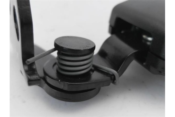 Recambio de anclaje cinturon trasero izquierdo para peugeot 2008 1.2 access referencia OEM IAM 96781664XT  