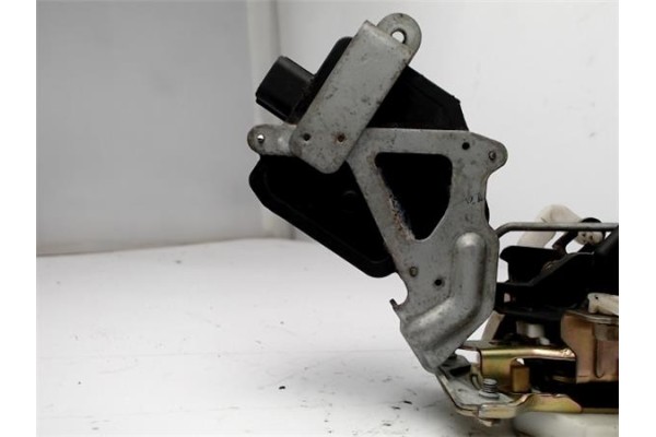 Recambio de cerradura puerta trasero izquierda para mitsubishi space wagon (n80/n90) 2.4 referencia OEM IAM 1015280110  