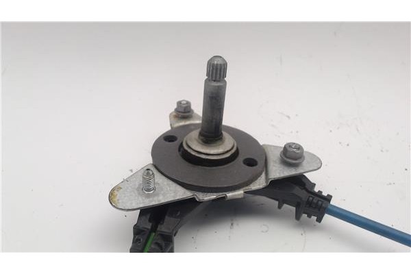 Recambio de elevalunas manual trasero derecho para peugeot 208 referencia OEM IAM 9673153880  
