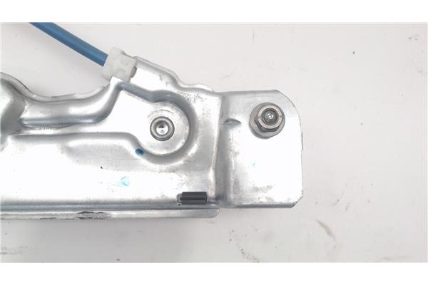 Recambio de elevalunas manual trasero derecho para peugeot 208 referencia OEM IAM 9673153880  