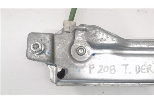 Recambio de elevalunas manual trasero derecho para peugeot 208 referencia OEM IAM 9673153880  