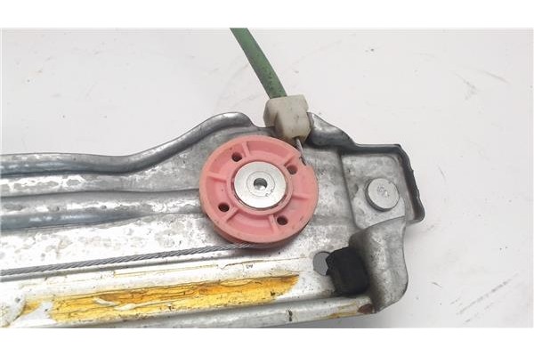 Recambio de elevalunas manual trasero derecho para peugeot 208 referencia OEM IAM 9673153880  