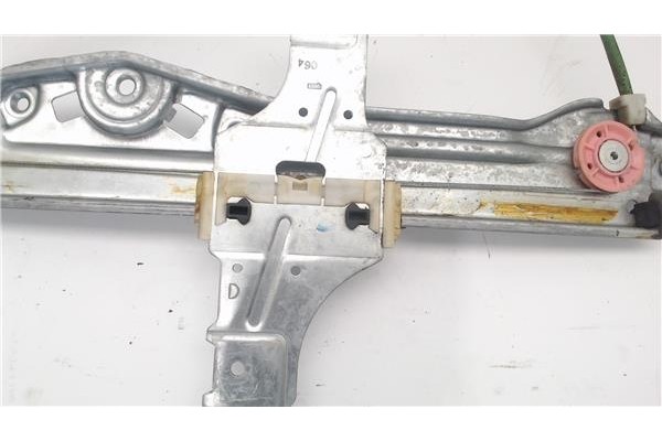 Recambio de elevalunas manual trasero derecho para peugeot 208 referencia OEM IAM 9673153880  