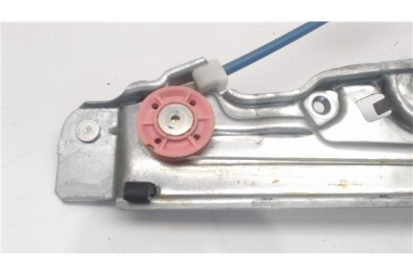 Recambio de elevalunas manual trasero derecho para peugeot 208 referencia OEM IAM 9673153880  
