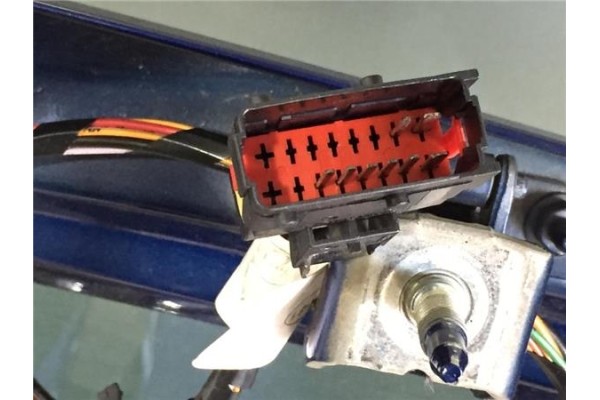 Recambio de porton trasero para peugeot 206 1.9 d x line referencia OEM IAM 8701R5 L04154 