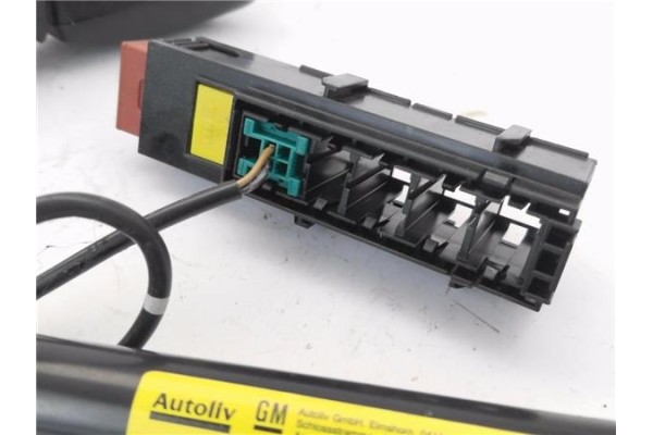 Recambio de anclaje cinturon delantero derecho para opel corsa c 1.7 dti referencia OEM IAM 197340 09114886 