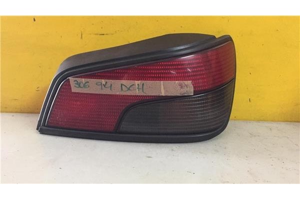 Recambio de piloto trasero derecho para peugeot 306 3/5 pt. (s1) 1.9 graffic referencia OEM IAM 2227D  