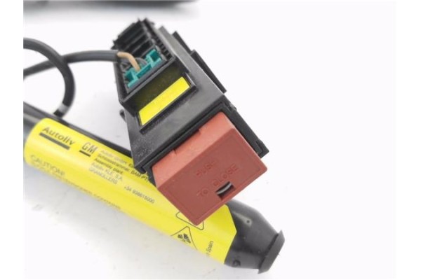 Recambio de anclaje cinturon delantero derecho para opel corsa c 1.7 dti referencia OEM IAM 197340 09114886 