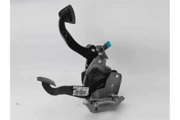 Recambio de juego pedales completo para peugeot 2008 1.2 access referencia OEM IAM 1601CW 4501AV 