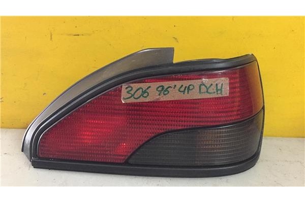 Recambio de piloto trasero derecho para peugeot 306 4 pt. (s1) 1.8 st referencia OEM IAM 2246D  