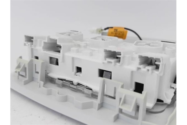 Recambio de luz interior techo para peugeot 2008 1.2 access referencia OEM IAM 96744413PR   Recambio de luz interior techo para peugeot 2008 1.2 access referencia OEM IAM 96744413PR