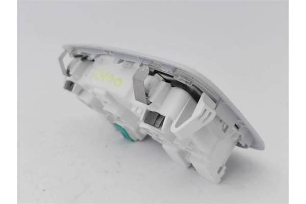 Recambio de luz interior techo para peugeot 2008 1.2 access referencia OEM IAM 96744413PR  